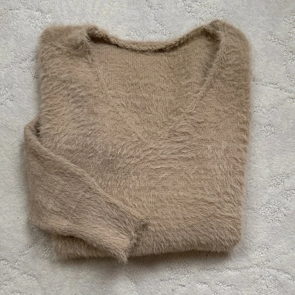 NWOT Cozy Espresso Color Fuzzy Sweater, size Small - Picture 4 of 4